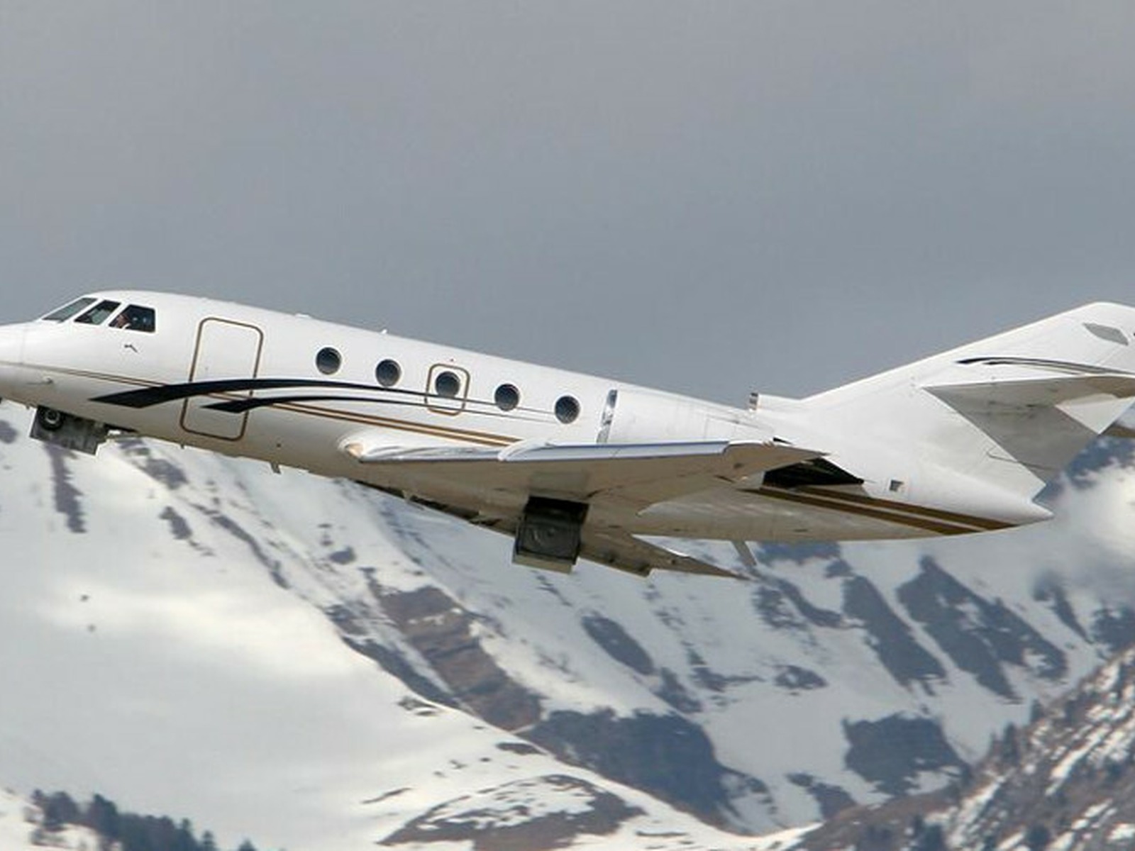 Private jet exterior photo