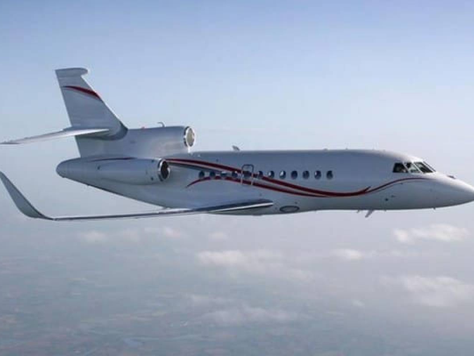 Exterior of Falcon 900EX